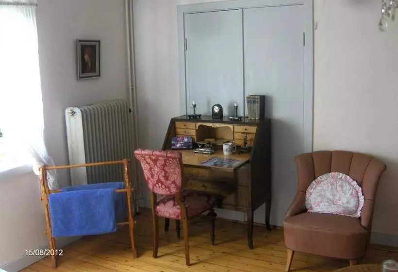 Mälby Säteri B&b