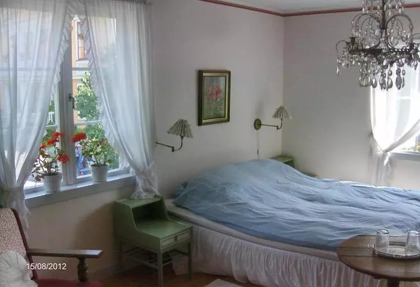 Mälby Säteri B&b