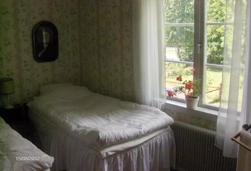 Mälby Säteri B&b
