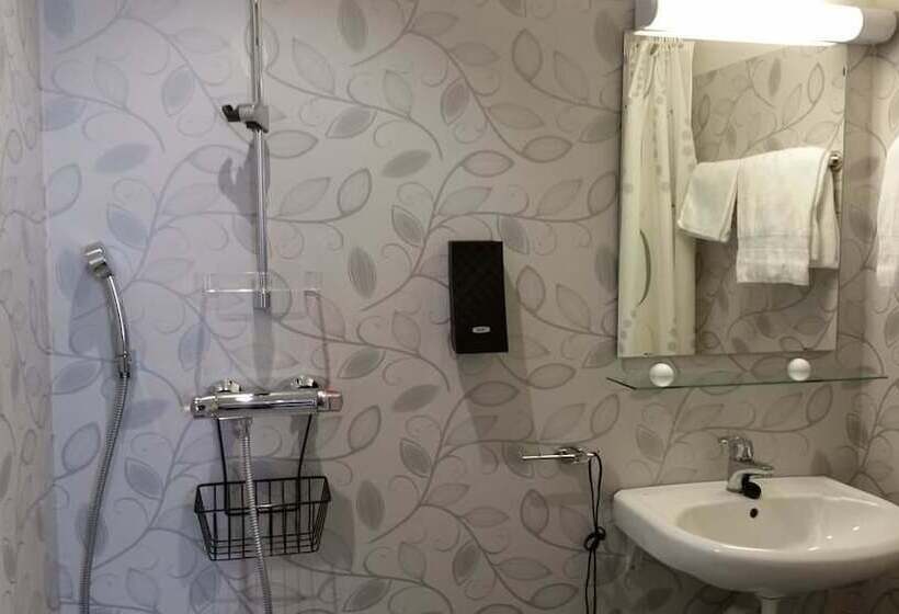 מוטל Corner Hotell