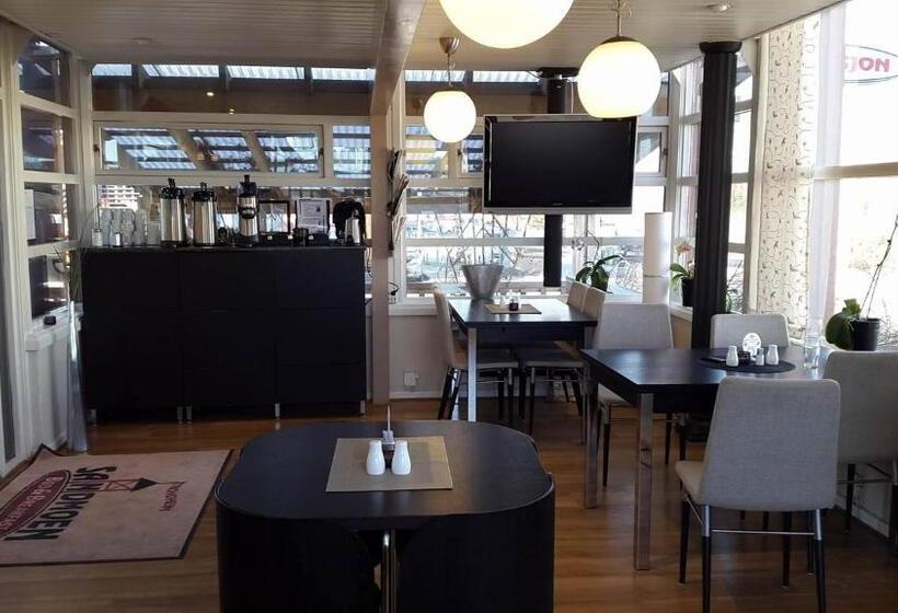 Sandmoen Bed & Breakfast, Free Parking