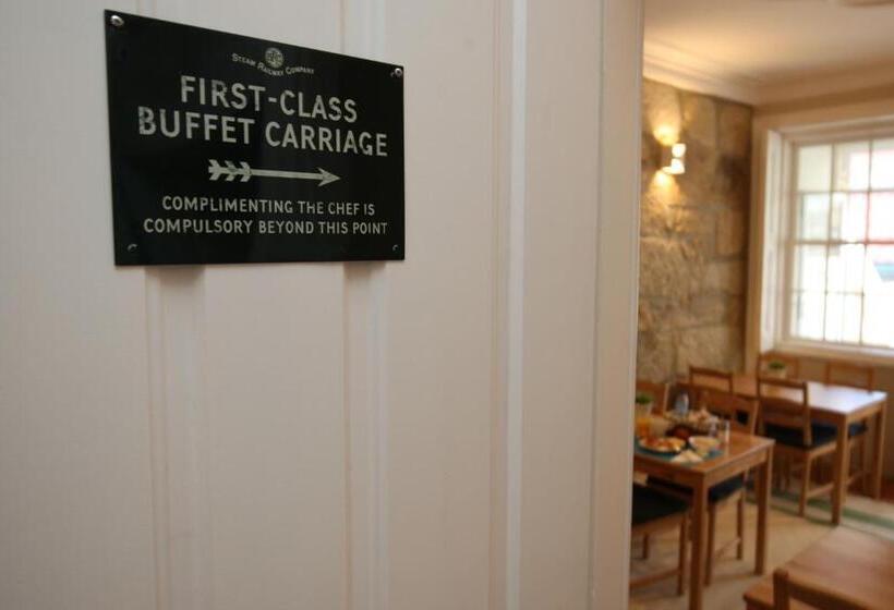 هاستل Fishtail Sea House