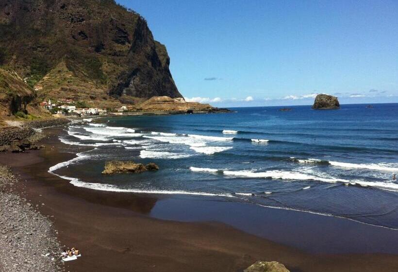 הוסטל Madeira Surf Camp