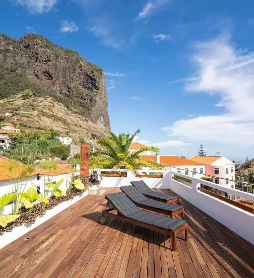 هاستل Madeira Surf Camp