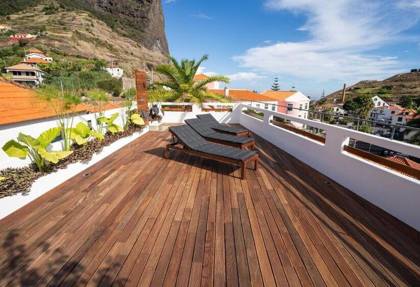 הוסטל Madeira Surf Camp