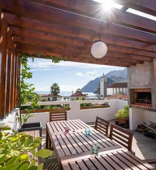 هاستل Madeira Surf Camp