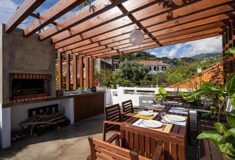 הוסטל Madeira Surf Camp