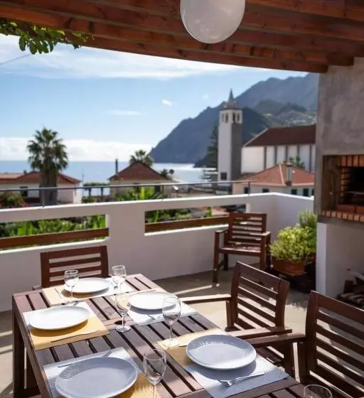 هاستل Madeira Surf Camp