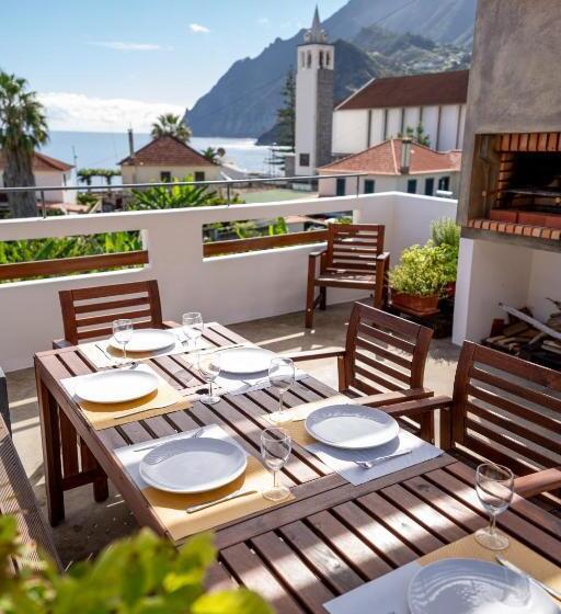 הוסטל Madeira Surf Camp