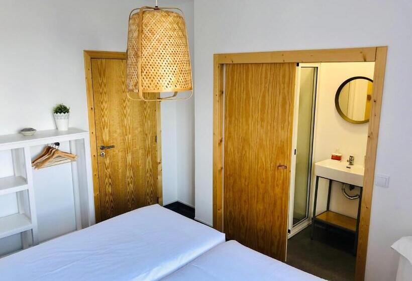 הוסטל Madeira Surf Camp