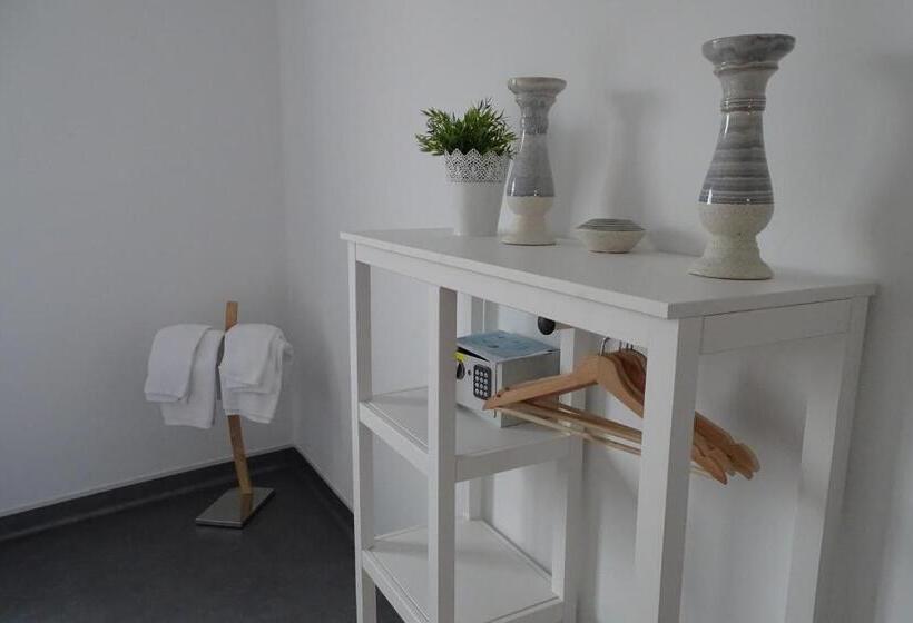 הוסטל Madeira Surf Camp