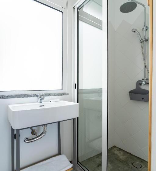 הוסטל Madeira Surf Camp