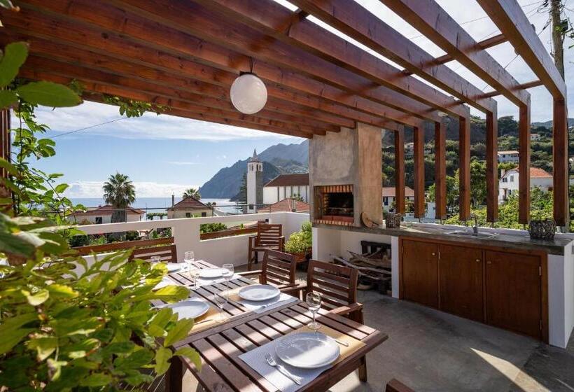 הוסטל Madeira Surf Camp