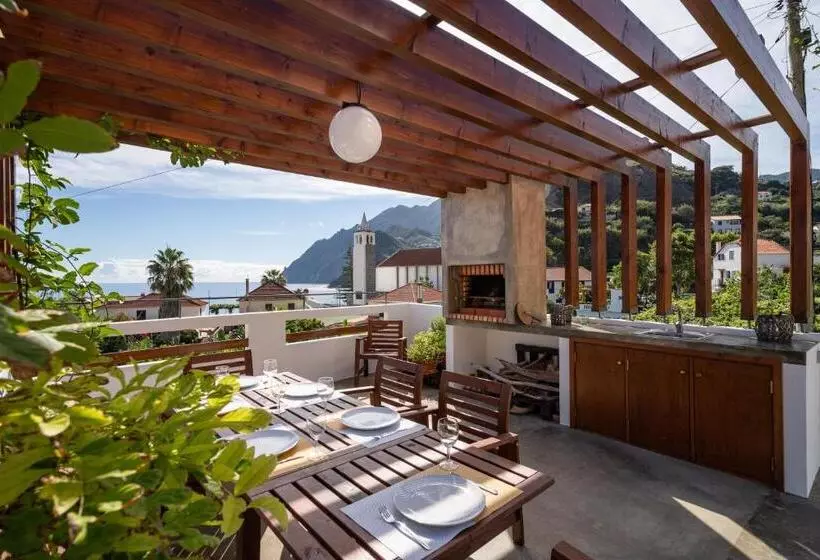هاستل Madeira Surf Camp