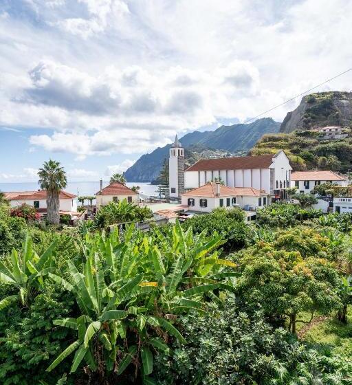 הוסטל Madeira Surf Camp