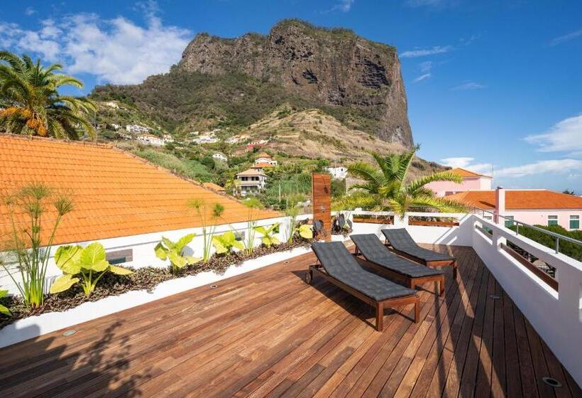 הוסטל Madeira Surf Camp