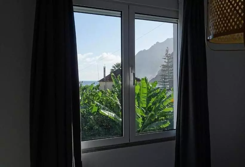 هاستل Madeira Surf Camp