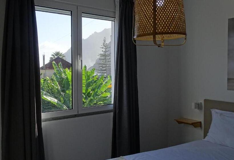 הוסטל Madeira Surf Camp