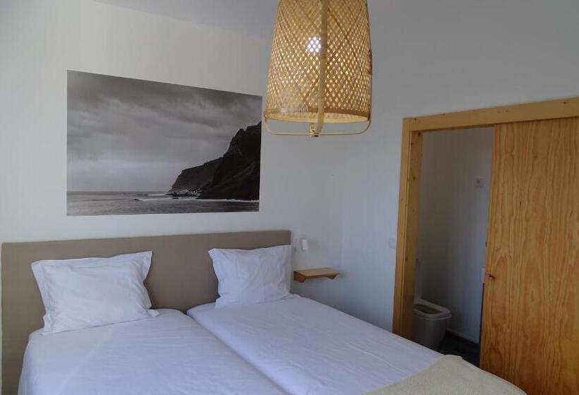 הוסטל Madeira Surf Camp