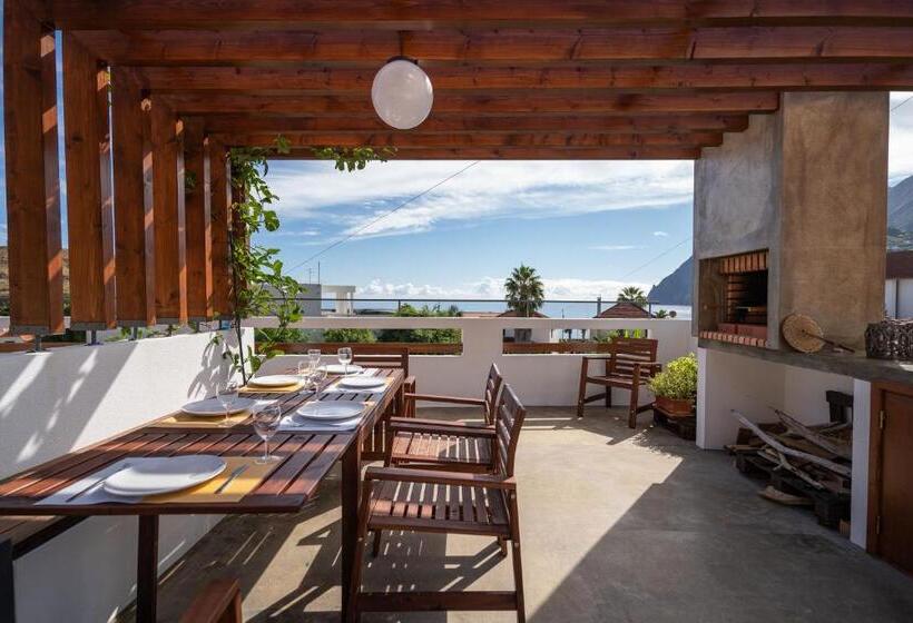 הוסטל Madeira Surf Camp