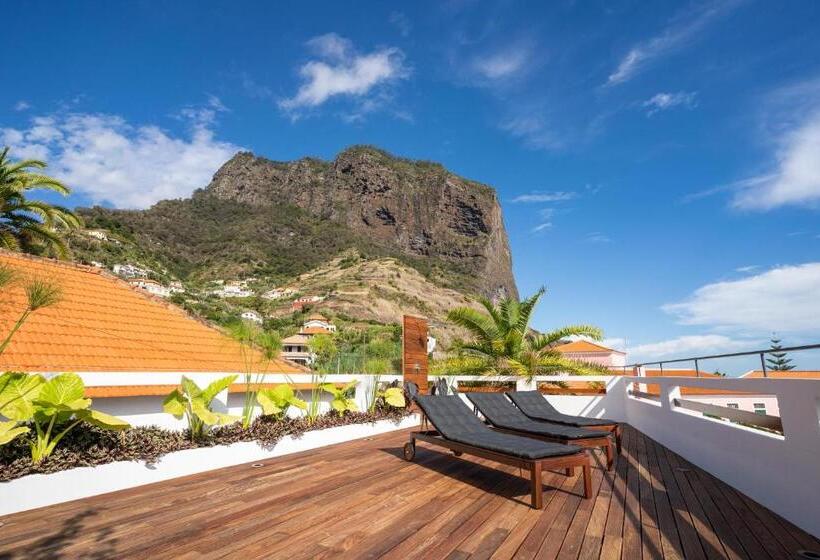 הוסטל Madeira Surf Camp