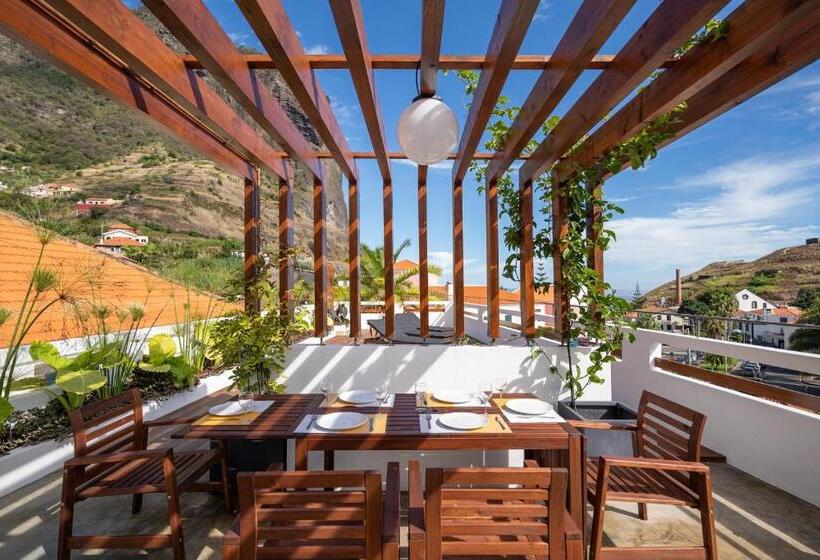 הוסטל Madeira Surf Camp