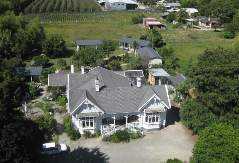 Albergue White Elephant Accomodation