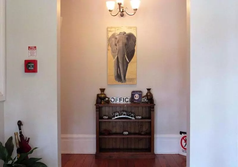 ユースホステル White Elephant Accomodation