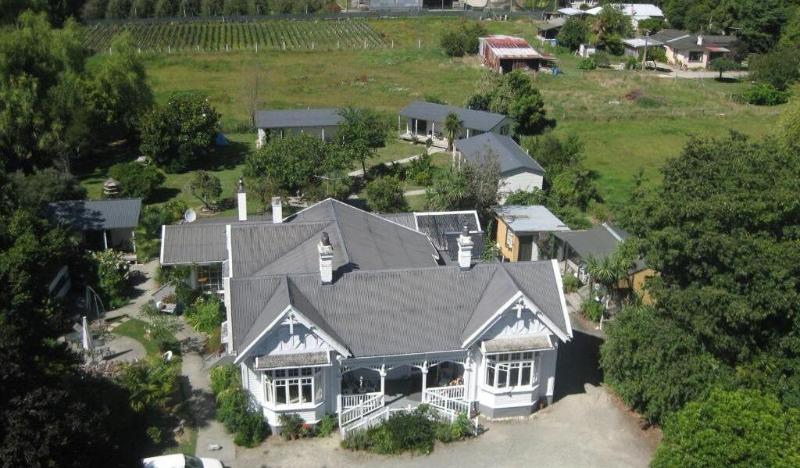 Albergue White Elephant Accomodation