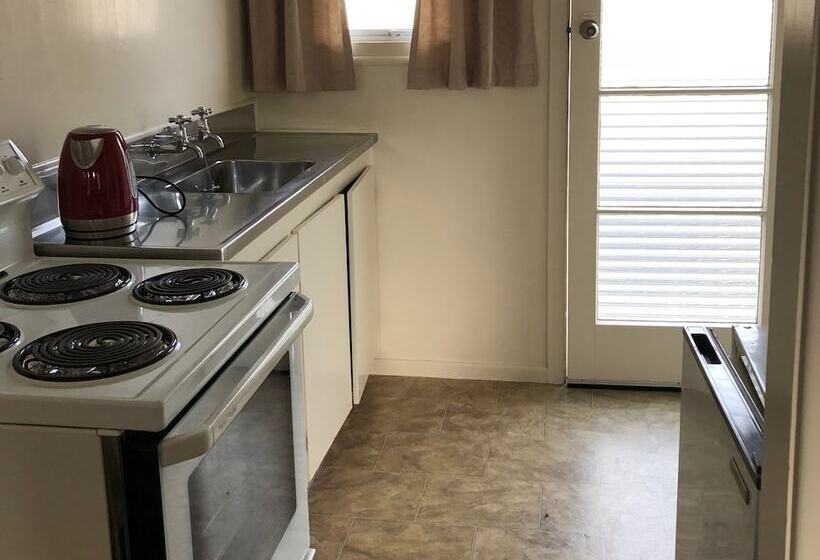 Alexandra Garden Court Motel