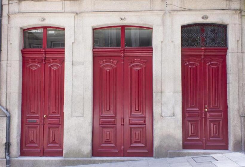 تختخواب و صبحانه Being Porto Hostel