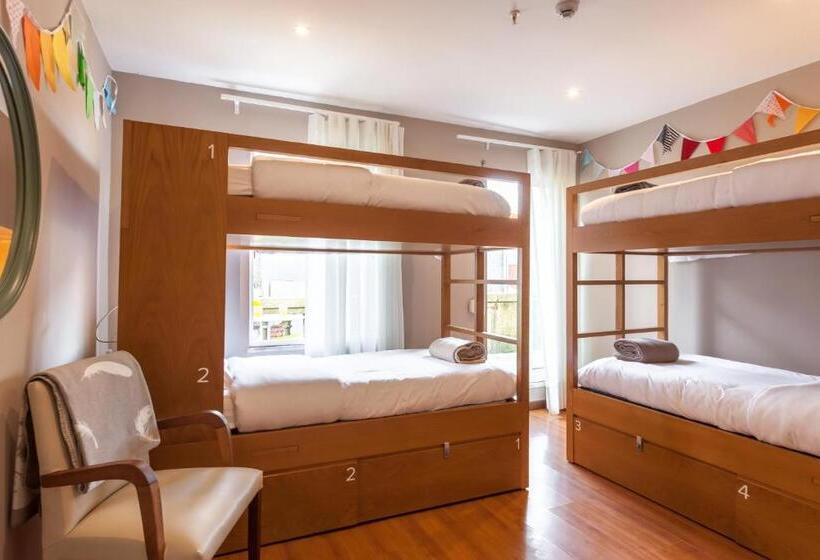 تختخواب و صبحانه Being Porto Hostel