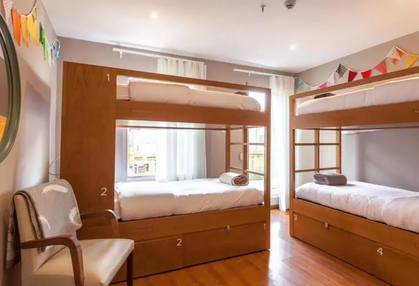 تختخواب و صبحانه Being Porto Hostel