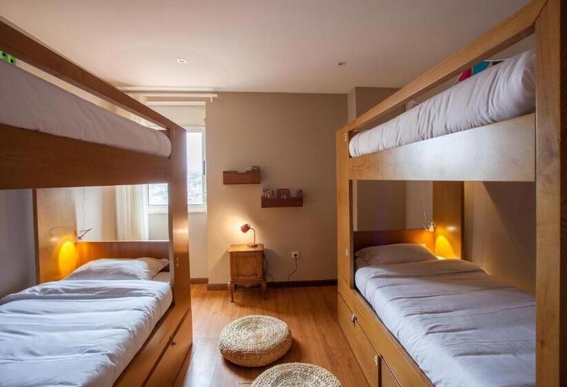 تختخواب و صبحانه Being Porto Hostel