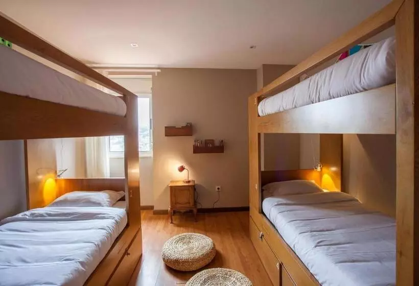 تختخواب و صبحانه Being Porto Hostel