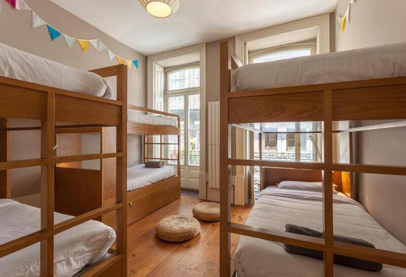 تختخواب و صبحانه Being Porto Hostel