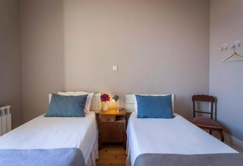 تختخواب و صبحانه Being Porto Hostel