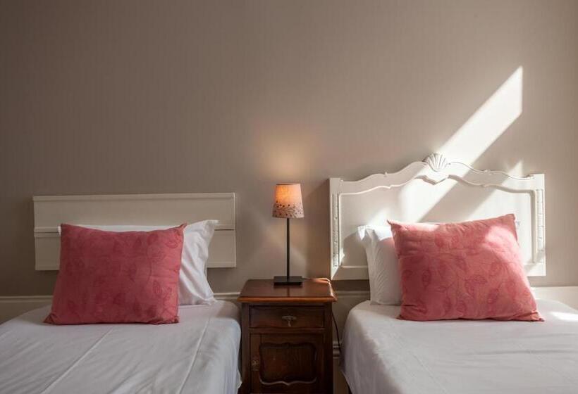 تختخواب و صبحانه Being Porto Hostel