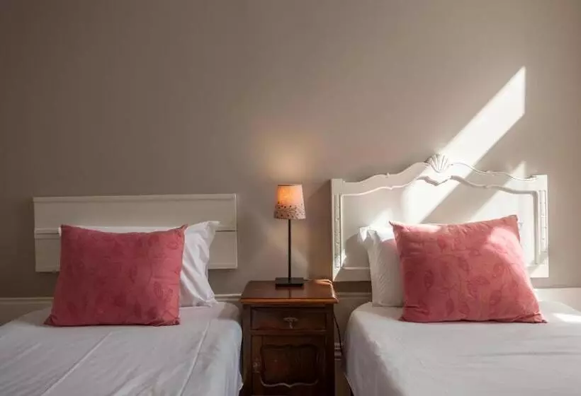 تختخواب و صبحانه Being Porto Hostel