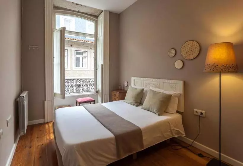 تختخواب و صبحانه Being Porto Hostel