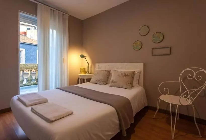 تختخواب و صبحانه Being Porto Hostel