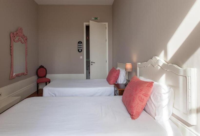 تختخواب و صبحانه Being Porto Hostel