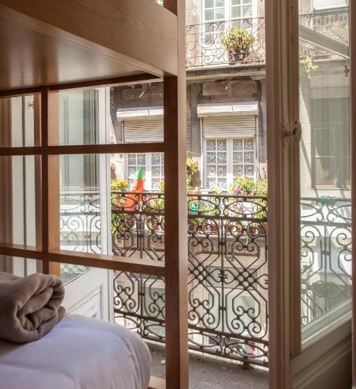 تختخواب و صبحانه Being Porto Hostel