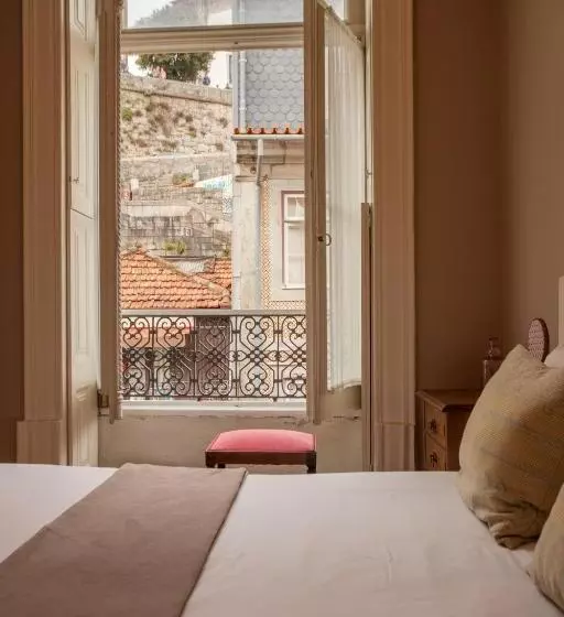 تختخواب و صبحانه Being Porto Hostel