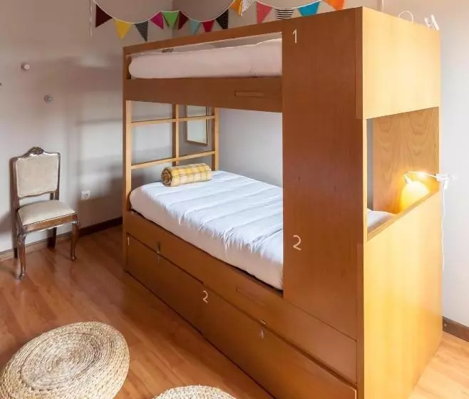 تختخواب و صبحانه Being Porto Hostel