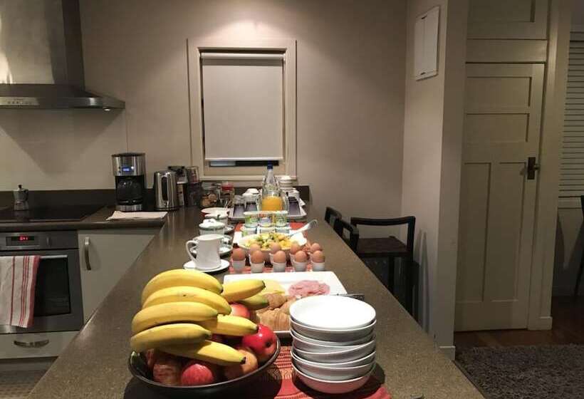 تختخواب و صبحانه Lakes Lodge Rotorua