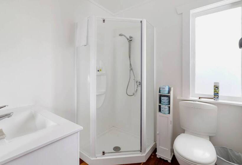 تختخواب و صبحانه Lakes Lodge Rotorua