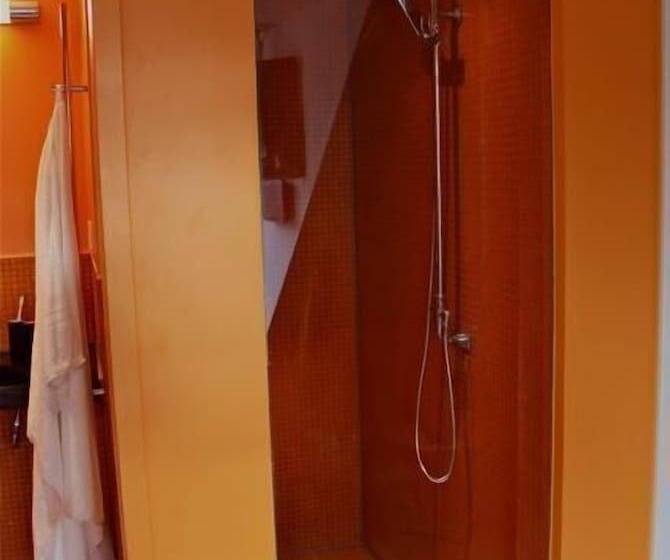 تختخواب و صبحانه Magles Smiley Inn