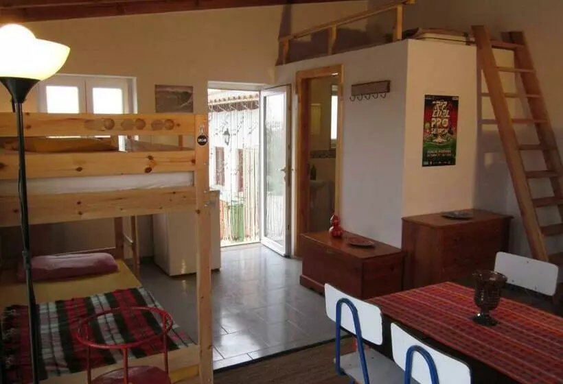 Da Silva Surfcamp Hostel
