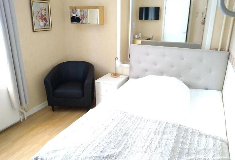 هتل L Strandvillan B&b